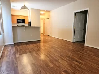 Photo #5: 2453019 Listing 