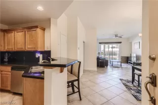 Photo #5: 2453032 Listing 