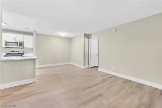 Photo #6: 2453056 Listing 