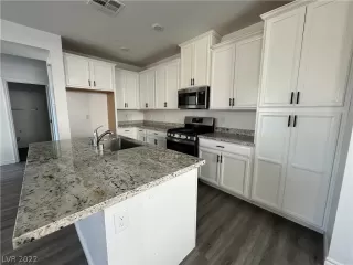 Photo #5: 2453187 Listing 