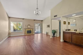 Photo #4: 2453188 Listing