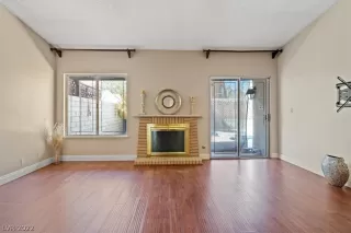 Photo #5: 2453188 Listing