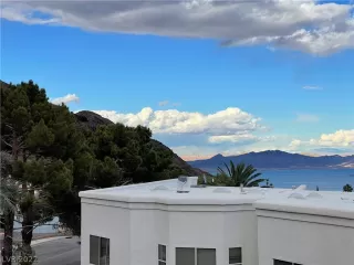 Photo #3: 2453230 Listing 