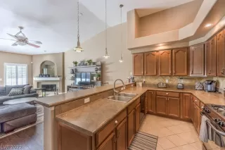 Photo #6: 2453333 Listing