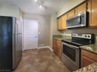 Photo #3: 2453369 Listing