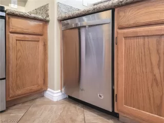 Photo #6: 2453369 Listing