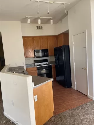 Photo #2: 2453371 Listing 