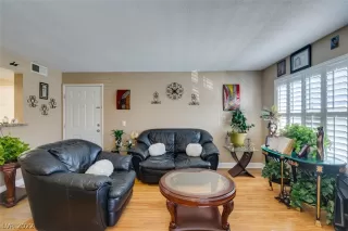 Photo #5: 2453376 Listing 