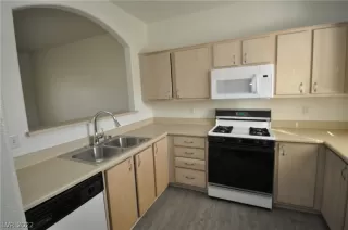 Photo #6: 2453410 Listing 