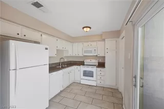 Photo #5: 2453436 Listing