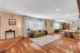 Photo #4: 2453478 Listing