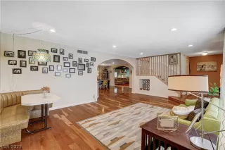 Photo #5: 2453478 Listing