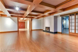 Photo #4: 2453481 Listing