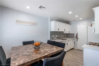 Photo #3: 2453485 Listing