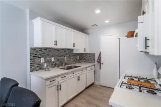 Photo #4: 2453485 Listing