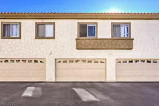 Photo #4: 2453633 Listing
