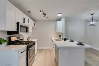 Photo #1: 2453637 Listing 