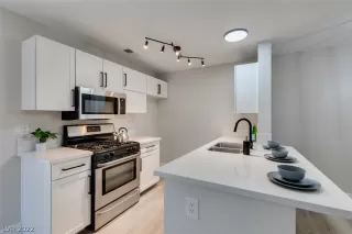 Photo #4: 2453637 Listing 