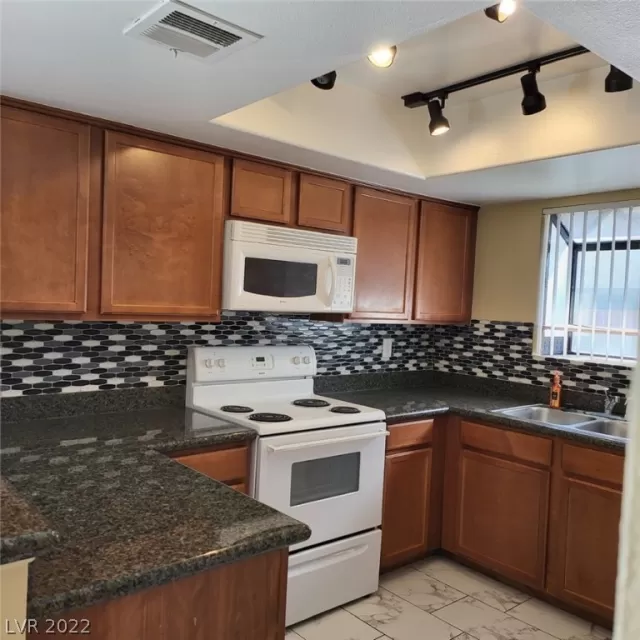 MLS: 2453701 Condo For Sale