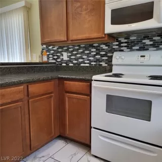 Photo #2: 2453701 Listing