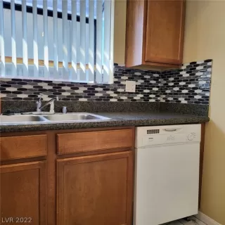 Photo #3: 2453701 Listing