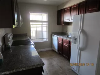 Photo #5: 2453729 Listing 