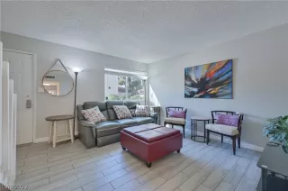 Photo #4: 2453731 Listing 