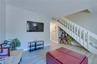 Photo #6: 2453731 Listing 