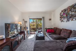 Photo #4: 2453749 Listing