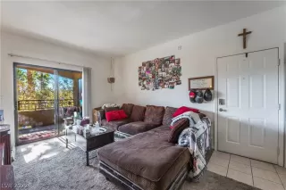 Photo #5: 2453749 Listing