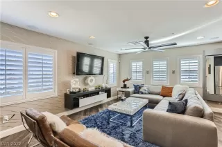 Photo #5: 2453807 Listing