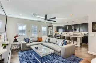 Photo #6: 2453807 Listing