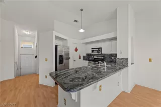 Photo #5: 2453815 Listing 