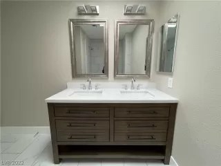 Photo #3: 2453834 Listing