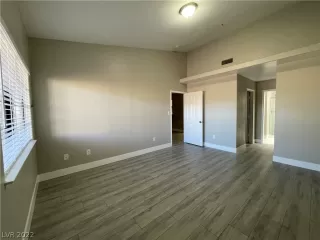 Photo #4: 2453834 Listing