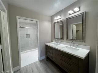 Photo #5: 2453834 Listing