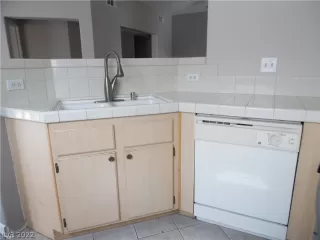 Photo #6: 2453856 Listing 