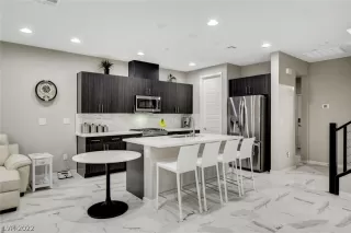 Photo #2: 2453860 Listing