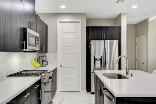 Photo #3: 2453860 Listing