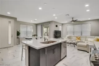 Photo #5: 2453860 Listing