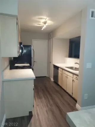 Photo #3: 2453880 Listing 