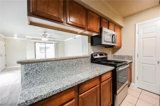 Photo #5: 2453887 Listing