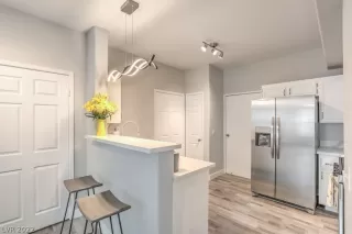 Photo #6: 2453900 Listing