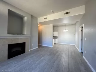 Photo #5: 2453915 Listing 