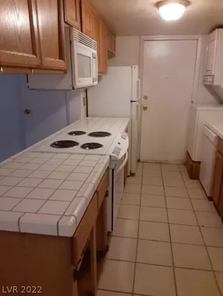 Photo #3: 2453963 Listing 