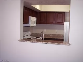 Photo #6: 2453991 Listing 