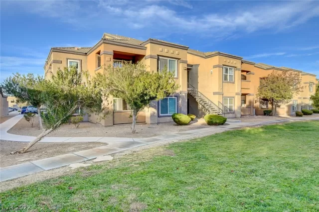 MLS: 2454013 Condo For Sale