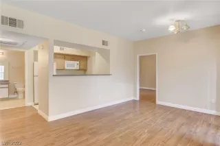 Photo #5: 2454013 Listing 