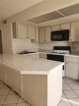 Photo #3: 2454044 Listing 