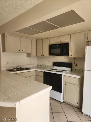 Photo #4: 2454044 Listing 